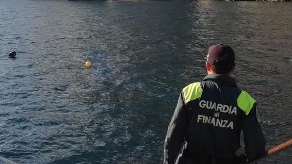 Sub non autorizzati nelle acque del porto, sanzionati dalla Finanza