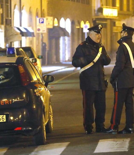 Tentano un borseggio ma vengono bloccati dai carabinieri