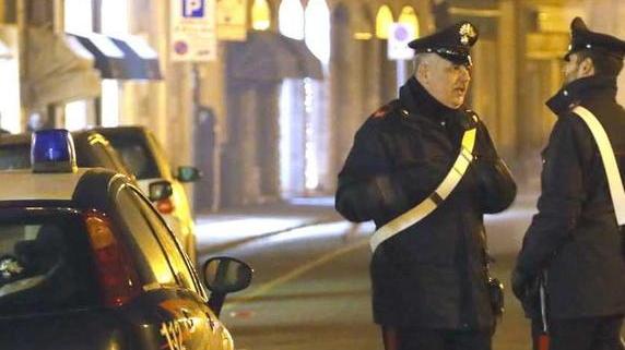 Tentano un borseggio ma vengono bloccati dai carabinieri