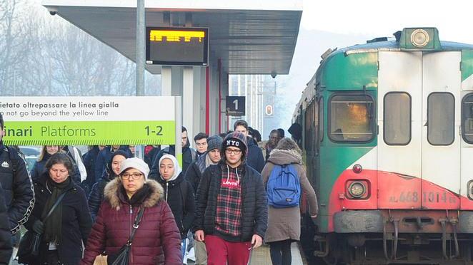 Treno “a ostacoli” per Reggio odissea quotidiana degli utenti