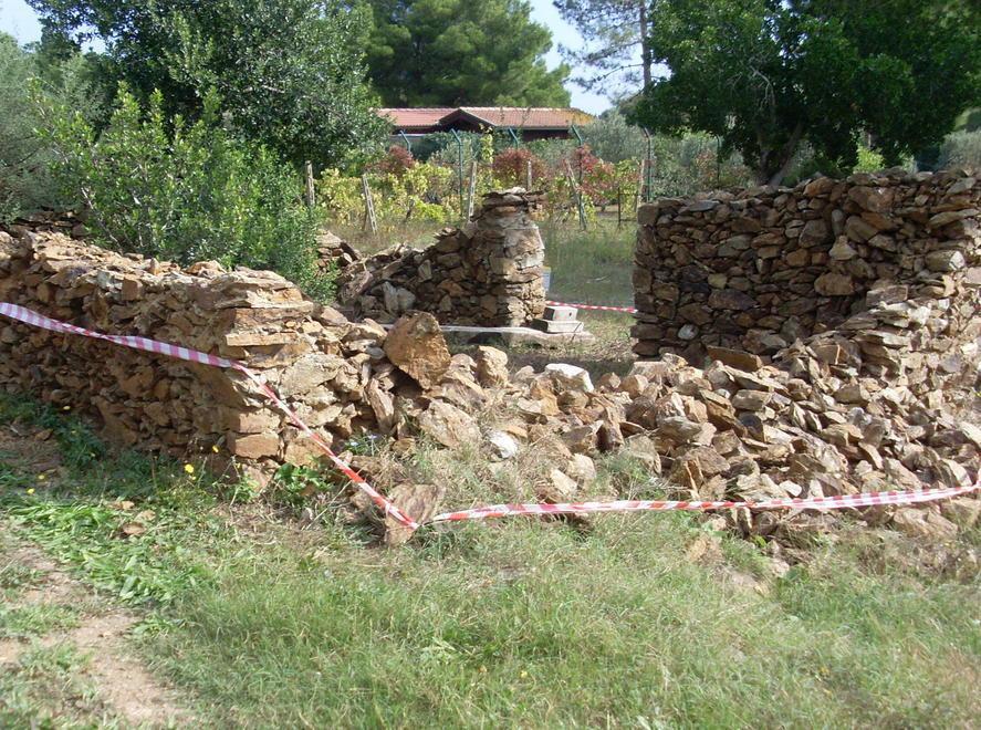 Un falso rudere sequestrato a Capoliveri nel 2014 (foto di archivio)
