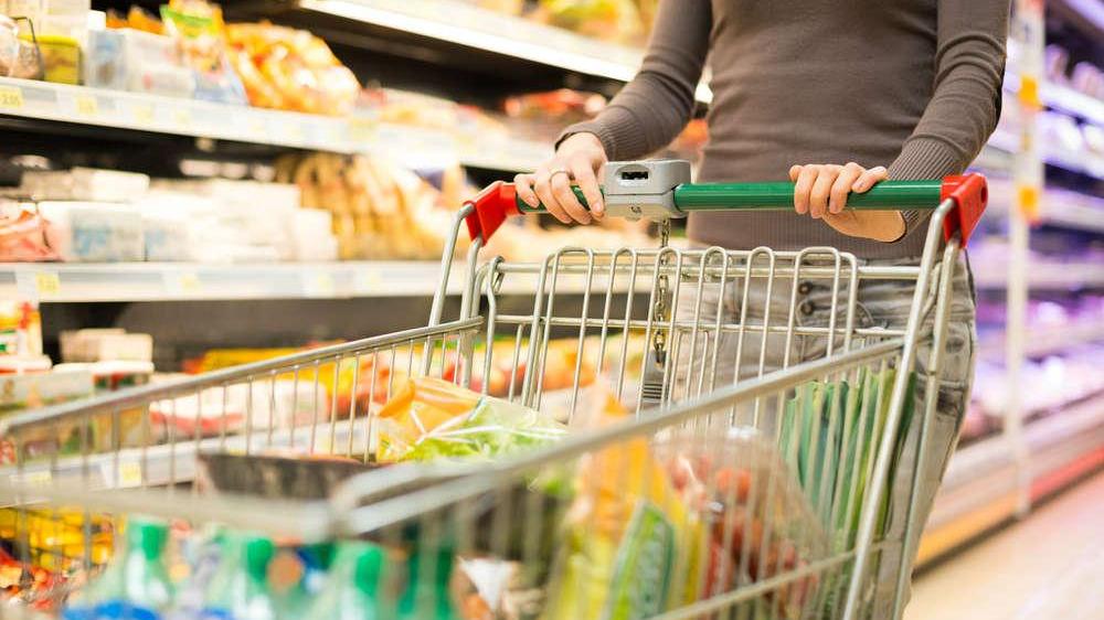 Marito e moglie rubano 400 euro di alimenti al supermercato, arrestati