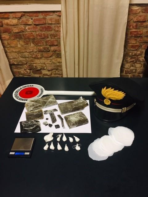 La droga sequestrata dai carabinieri della stazione di Iolo a Prato