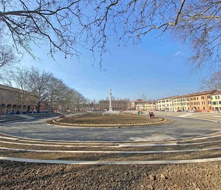 Piazza Ariostea torna agibile: restauro ultimato 