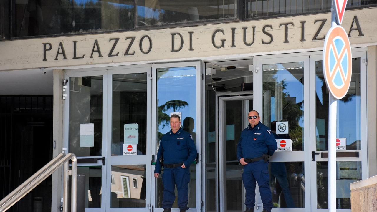 Rissa davanti al locale, gli fratturano la mascella: in 6 a giudizio
