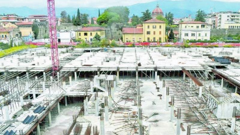 Così si presenta il grande cantiere del maxiparcheggio interrato da 800 posti auto all’’interno dell’area ex Breda, fermo dal 2016