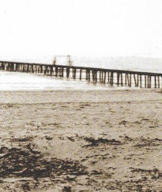 Un pontile di legno per Vittoria Apuana 