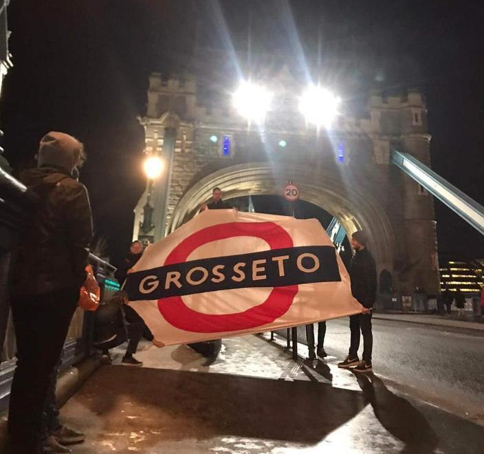 Lo striscione sventola a Londra Ultrà inglesi attesi tra due settimane