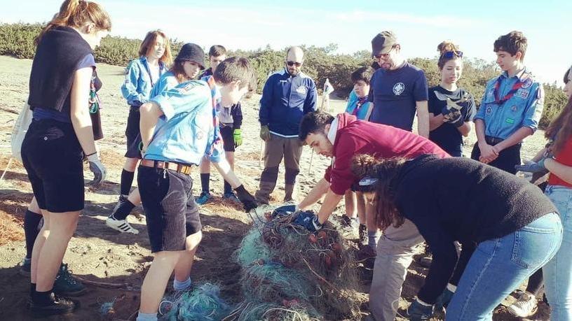 Bolgheri, 175 volontari raccolgono 12 quintali di rifiuti sulla spiaggia