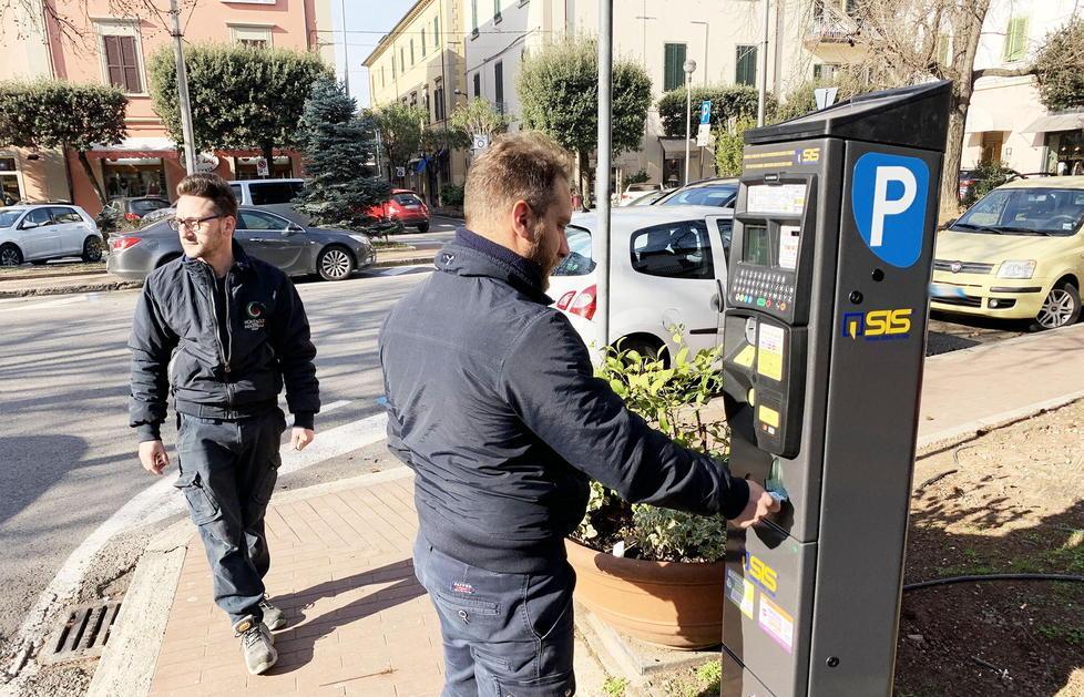 Sosta di cortesia, i negozianti la promuovono con riserva 
