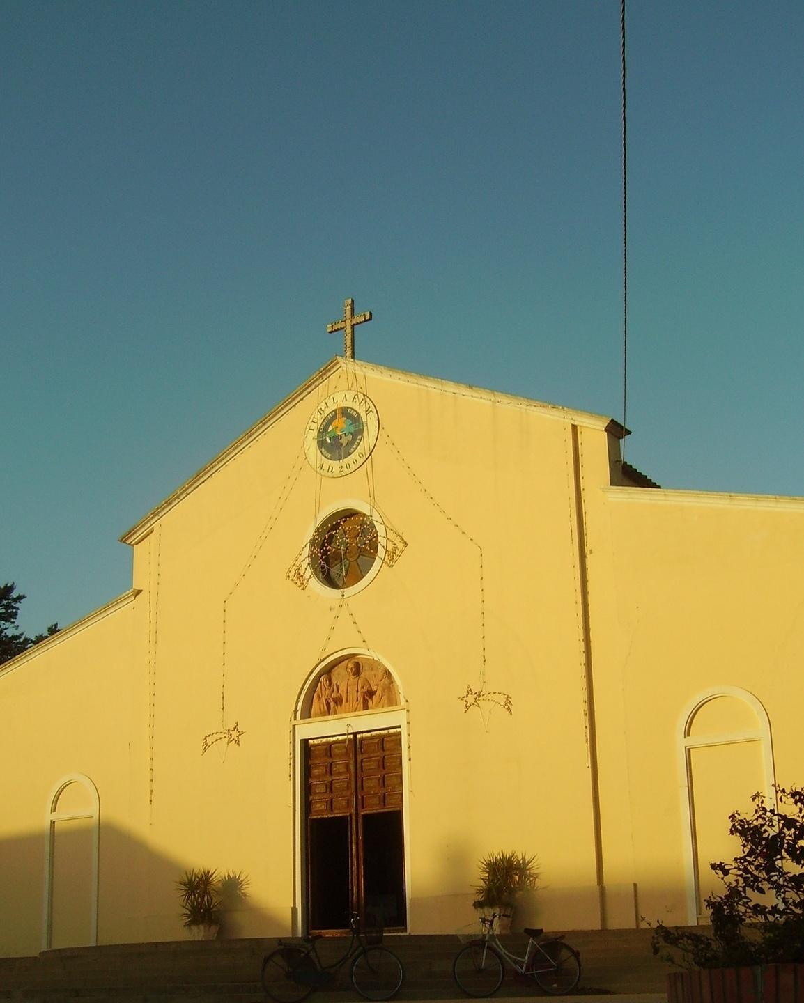 Terralba, sculacciò una ragazza: sacerdote dal giudice di pace
