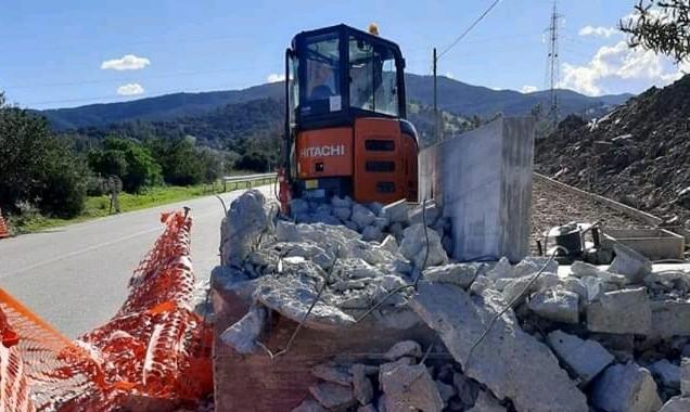 Muro demolito, minoranza all’attacco 