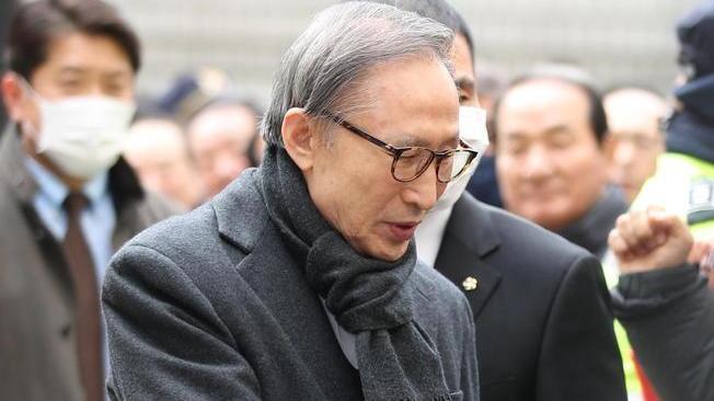 Corea Sud: condannato ex presidente Lee