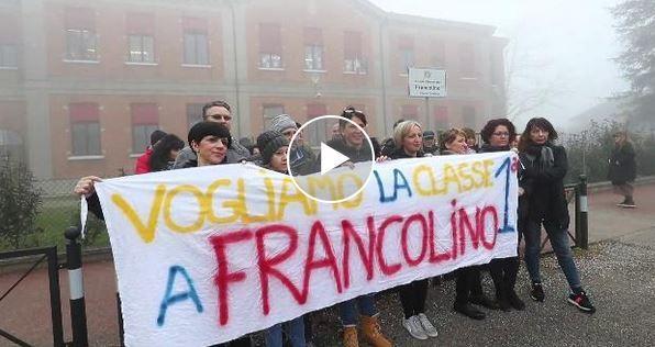 Francolino, sit in dei genitori davanti alla scuola elementare