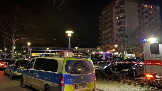 Hanau: spari in 2 locali, almeno 8 morti