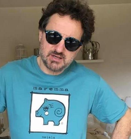 Pieraccioni veste la maglietta Maremma Maiala 