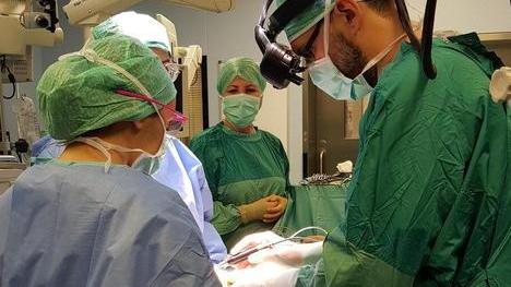 Prima operazione guidata dalla realtà aumentata grazie al visore pisano