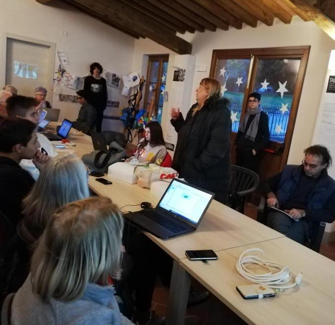 Adulti a lezione di social dagli studenti del “Marchi” 