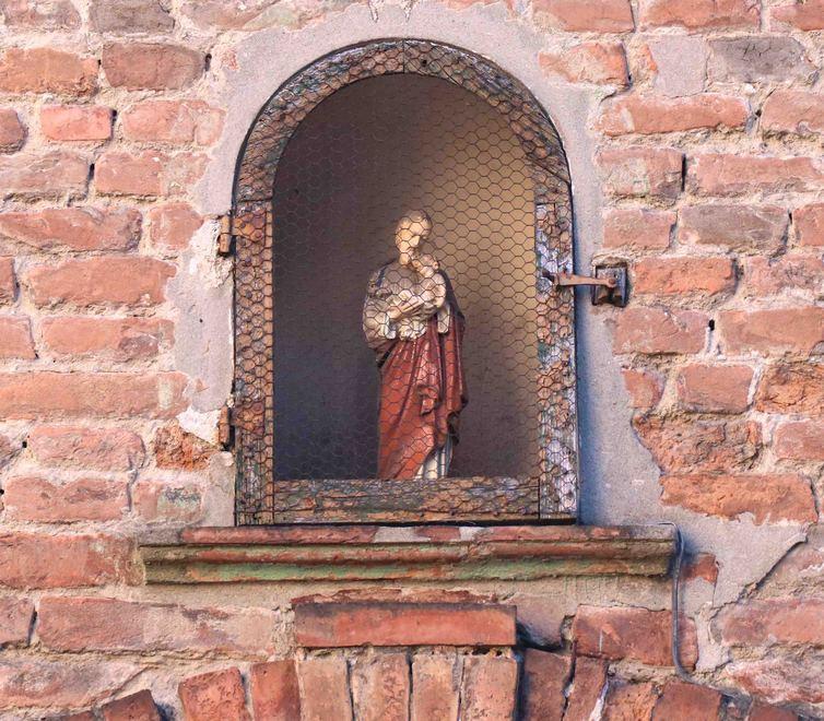 Lo “strano” tempio di San Giuseppe, tra reliquari e dipinti mediocri ha attraversato i secoli e la storia 