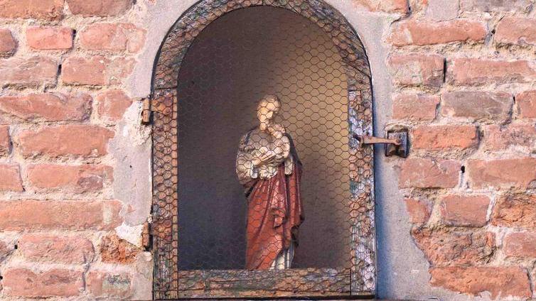 Lo “strano” tempio di San Giuseppe, tra reliquari e dipinti mediocri ha attraversato i secoli e la storia