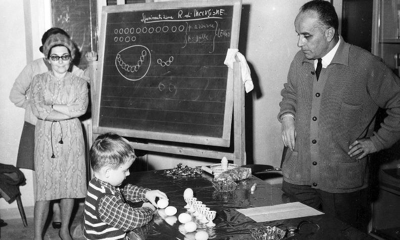 «Malaguzzi ci spronerebbe a migliorare e ad avere nostalgia... del futuro» 