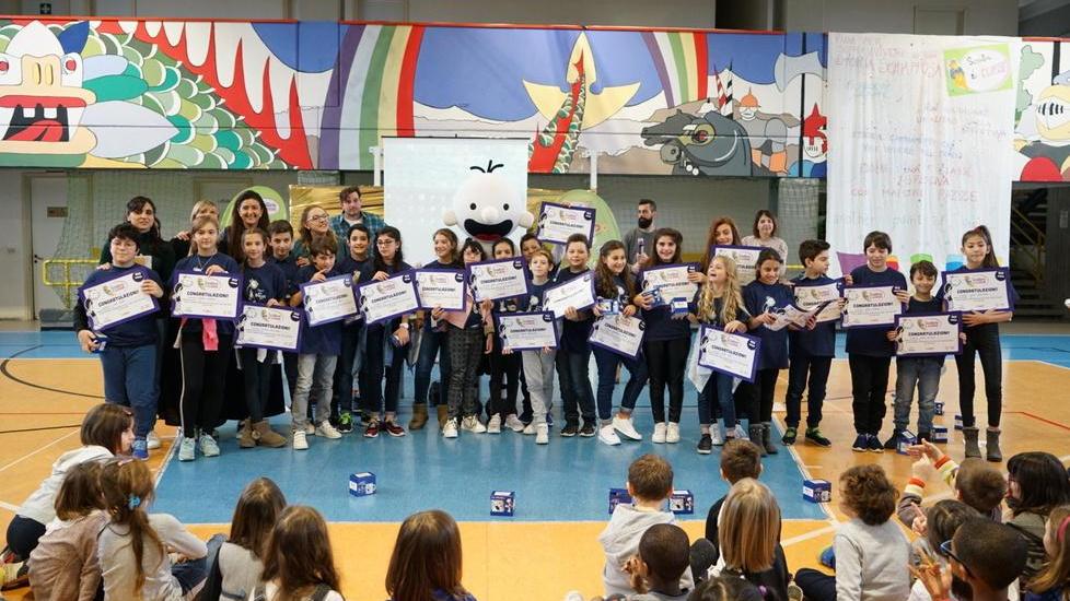 “Greg” premia la quinta A festeggiata da tutta la scuola