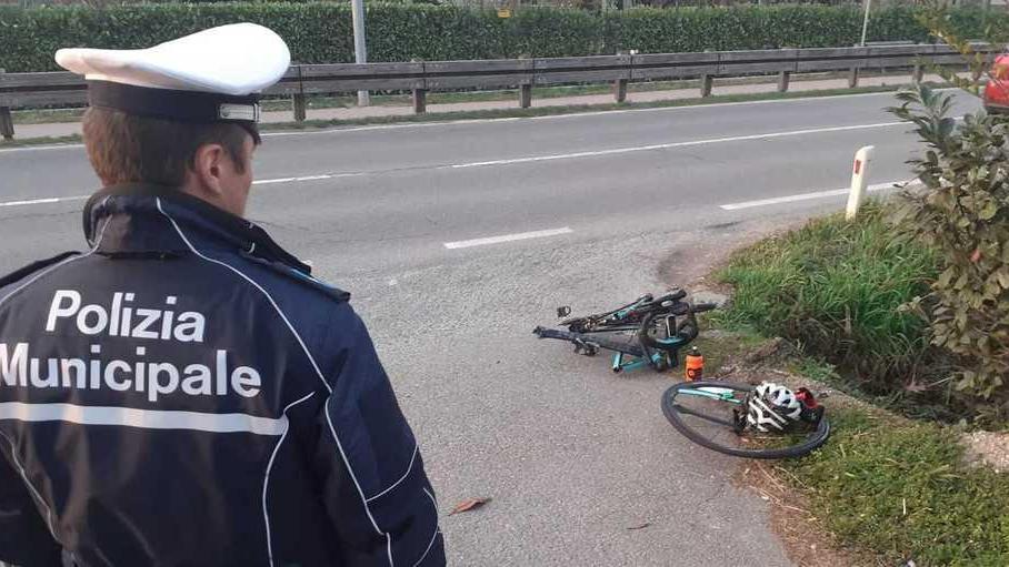 Savignano. Schianto tra auto e bici cicloamatore 53enne è grave