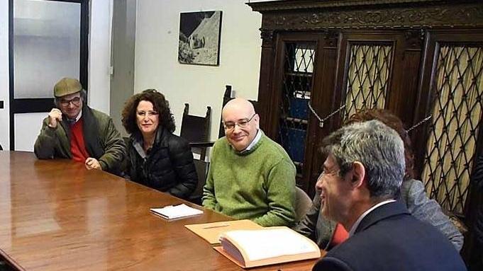 La prova di forza di cittadini e comitati: 7000 firme a difesa del Monoblocco