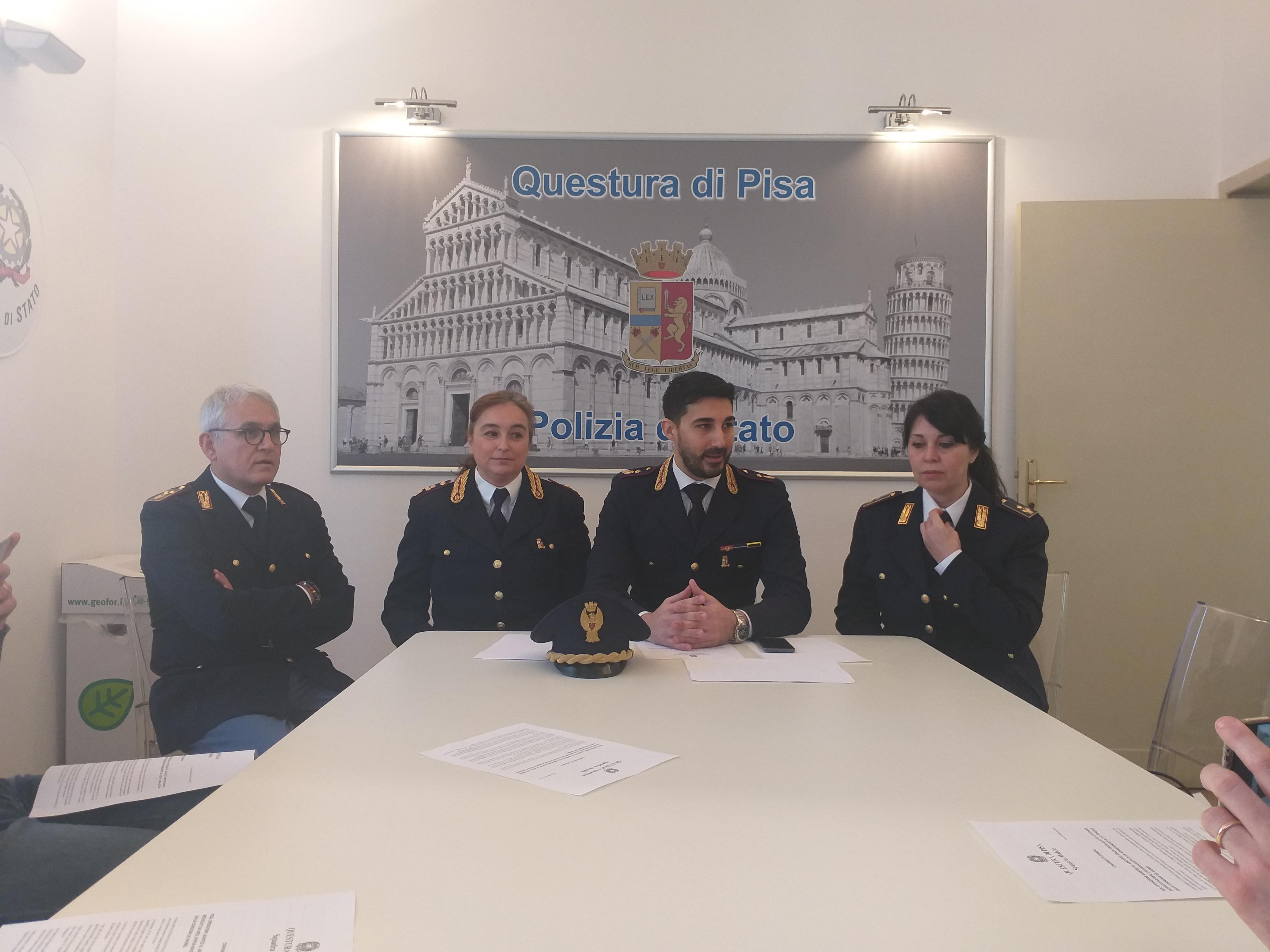 La conferenza stampa in questura per l'arresto del latitante