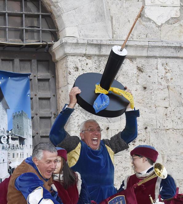 Il capitano esulta per una delle vittorie di Borgo