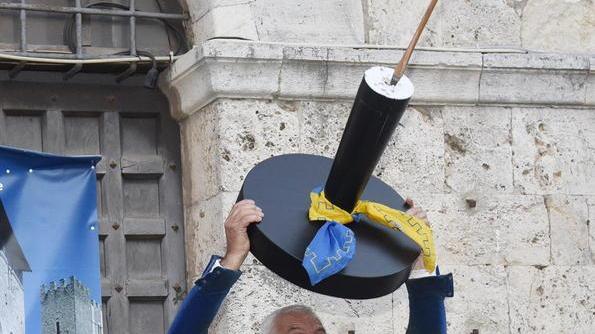Il capitano esulta per una delle vittorie di Borgo
