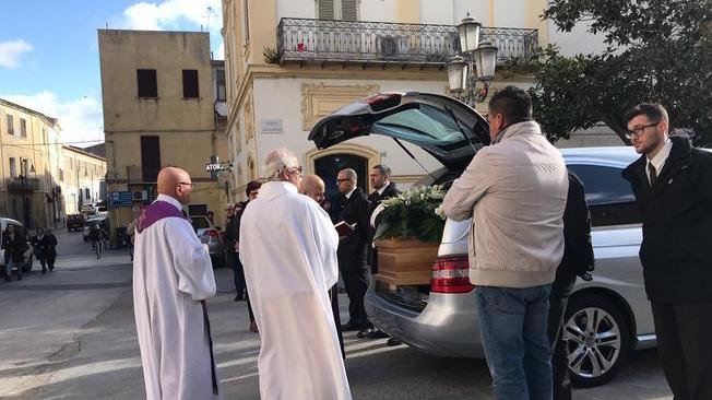 Femminicidio a Sorso, il parroco ai funerali di Zdenka: "L'amore non è possesso" 