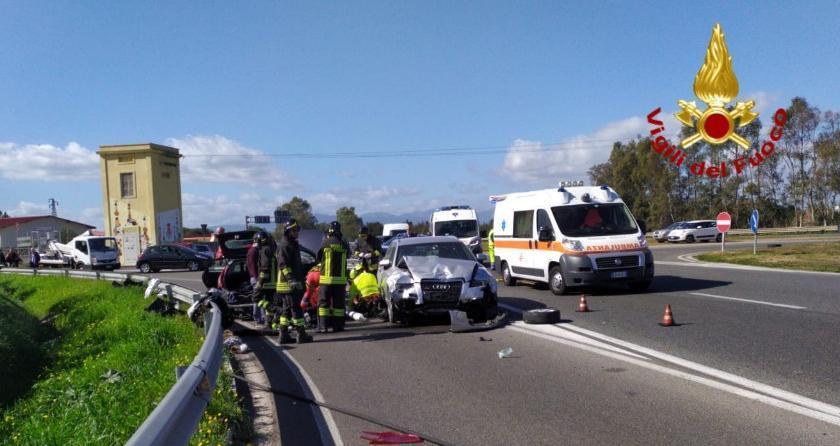 Scontro fra auto sulla 130: dopo il conducente muore anche il passeggero