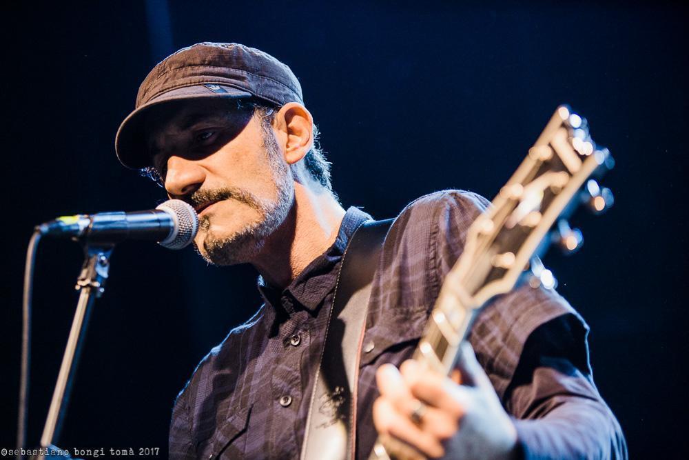 Musica e romanzi Alessio Santacroce presenta al Tirreno l’ultimo libro noir 