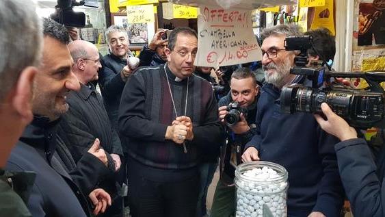 Cei a Bari: vescovi passeggiano in città