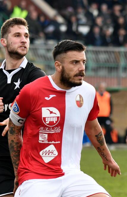 Capitan Benassi squalificato per 3 turni Ora la Lucchese è decisa a fare ricorso 