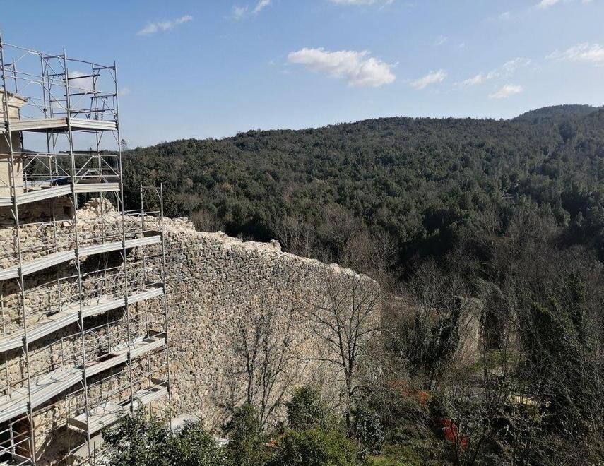  Cantiere del Petriolo Nuove scoperte nel borgo medievale Da maggio le visite 