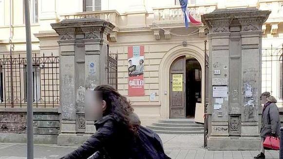 La prof all’alunno: «Hai solamente 2 neuroni che però non s’incontrano»