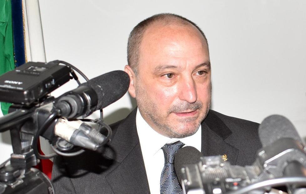 Costretta a licenziarsi per sfuggire al suo stalker: scatta l’ammonimento 