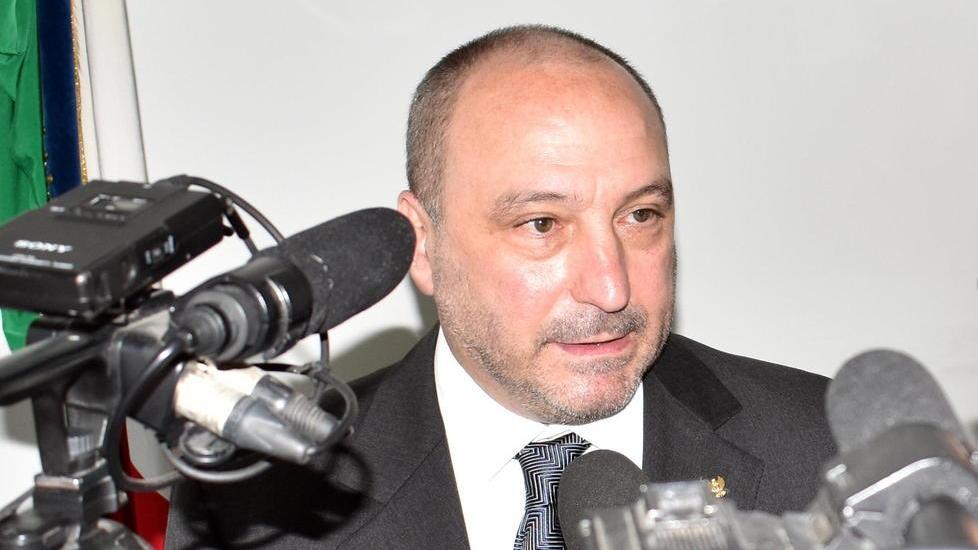 Costretta a licenziarsi per sfuggire al suo stalker: scatta l’ammonimento