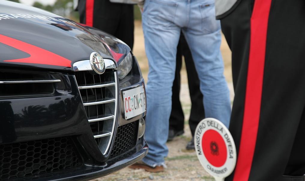  Commessa aggredita, è caccia all’uomo 