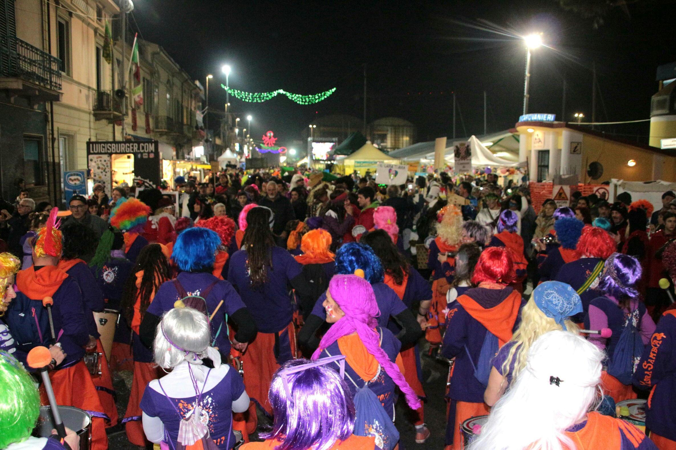 È il giorno del debutto del Carnevaldarsena: partenza con la sfilata 