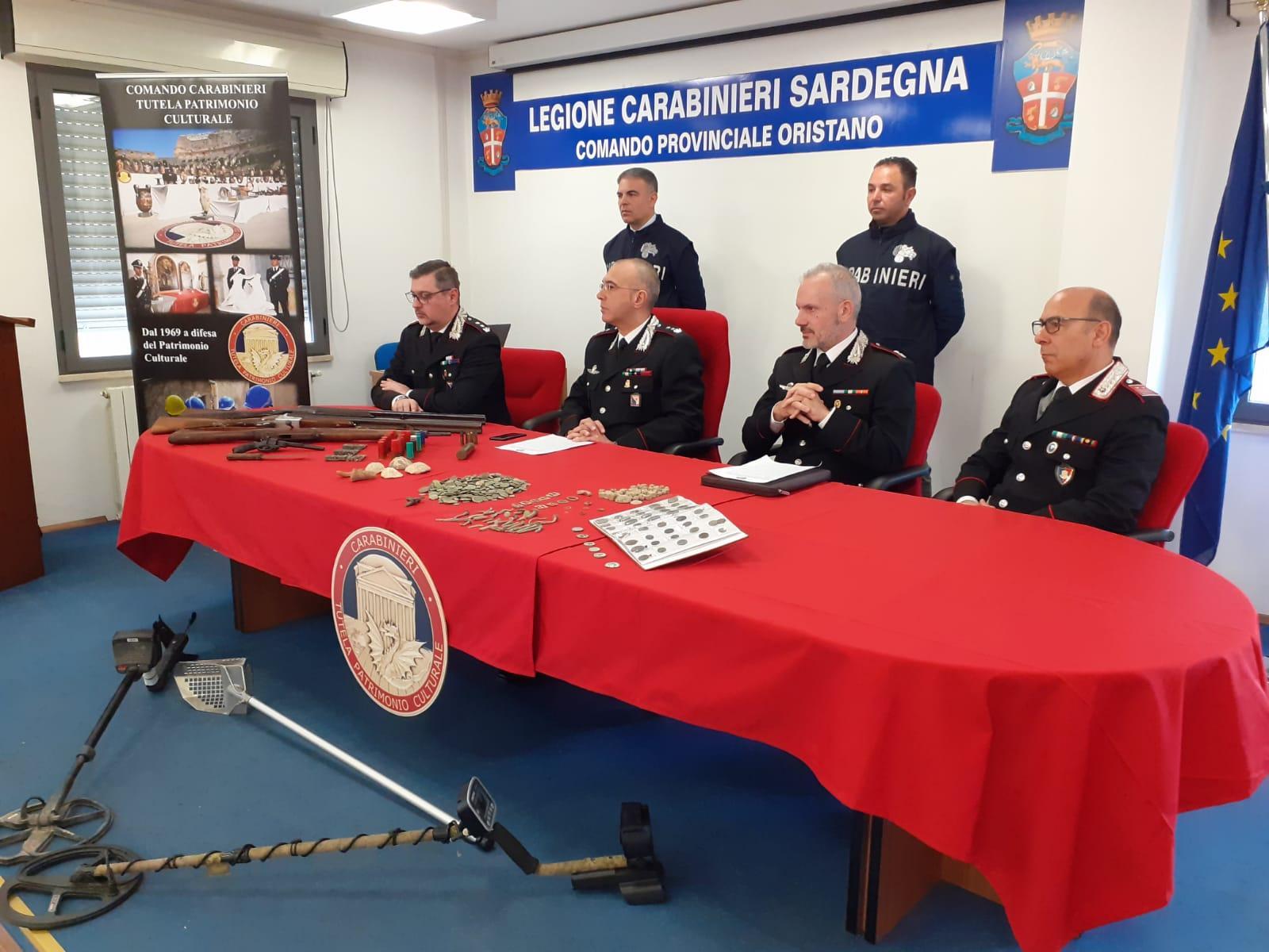 Oristano, furto di reperti archeologici: 5 denunciati