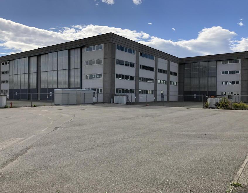 L’area produttiva della Falcon Yachts in corso di allestimento nella Darsena Pisana