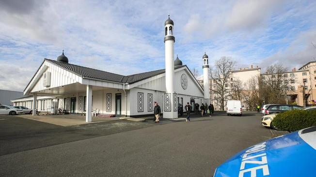 Seehofer, più polizia davanti a moschee