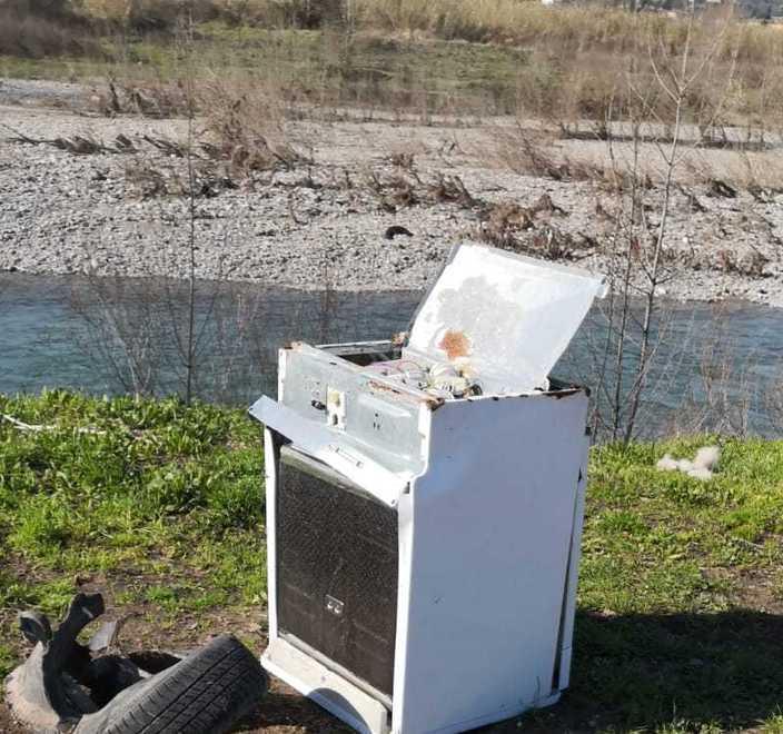 Consani: incivili sul fiume, servono maggiori controlli 