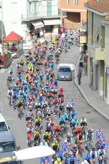 Tirreno-Adriatico Arrivano i ciclisti, 93mila euro per rifare l’asfalto 
