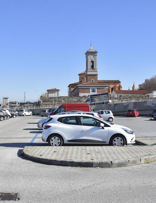 Mancano i cartelli nelle nuove aree riservate alla sosta dei residenti 