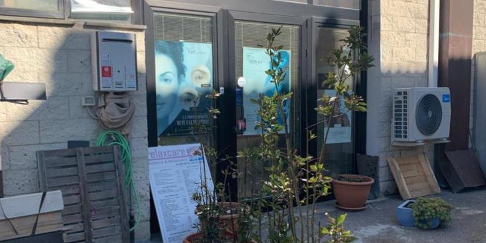 Esce dal lavoro e incrocia un ladro a volto coperto 