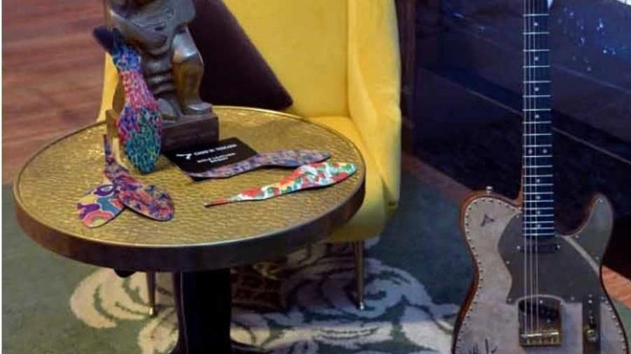 Eventi glamour e una chitarra all’asta per solidarietà
